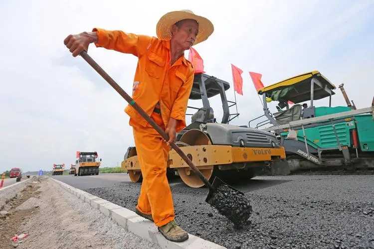 龍城大街打通工程目前進入沖刺階段 預計本月底通車