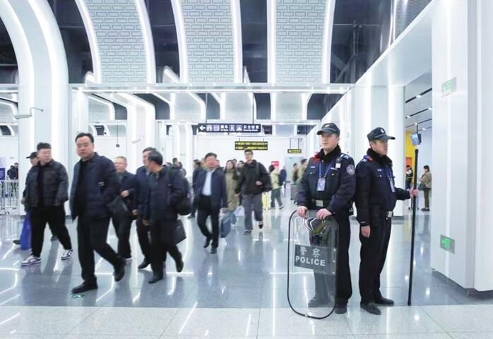 實行“一站一策”措施 太原公安保障地鐵安全有序運行 